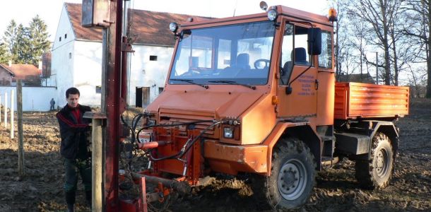 1. Nov   slu  ba na     firmy pro V  s   zatlouka   k  l   se samohybem.