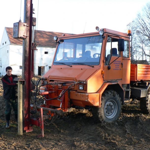 1. Nov   slu  ba na     firmy pro V  s   zatlouka   k  l   se samohybem.