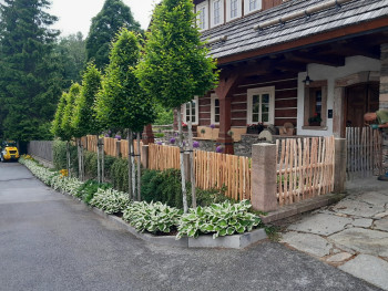 Plaňkový plot v Černém Dole