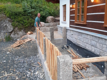 Plaňkový plot v Polubném